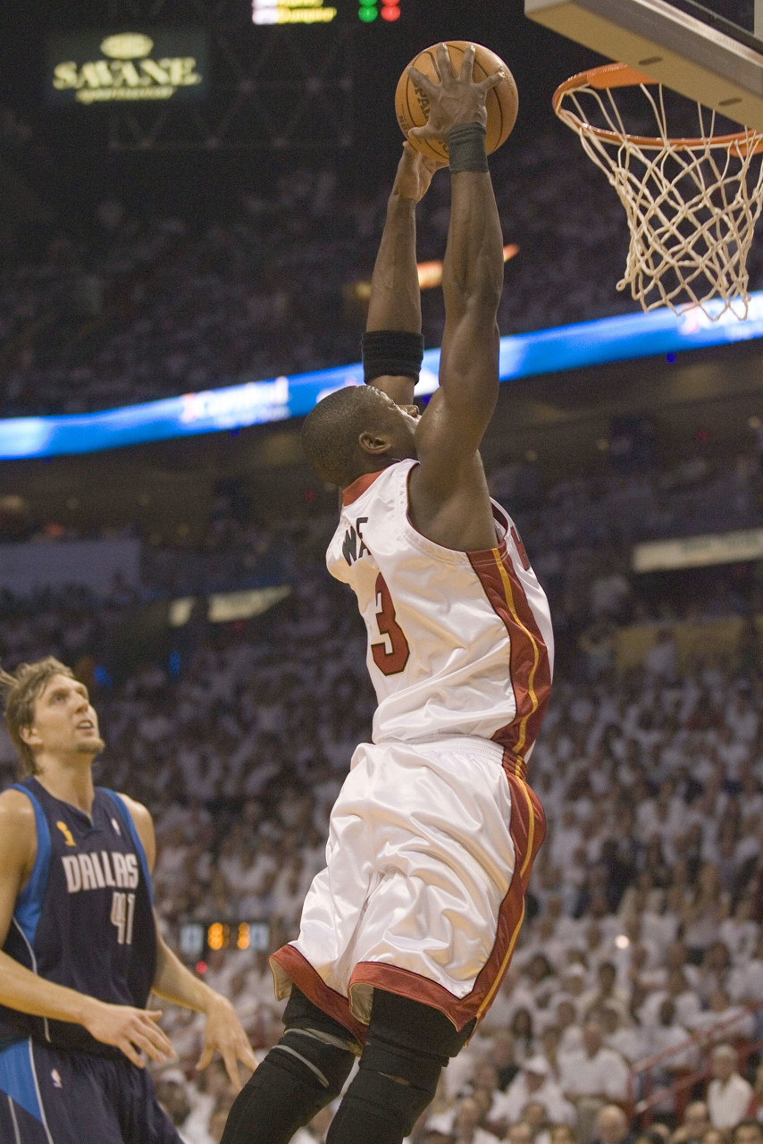 开云app下载-贝弗利：抛开生涯只比较巅峰高度 06韦德各项数据都比不上18哈登